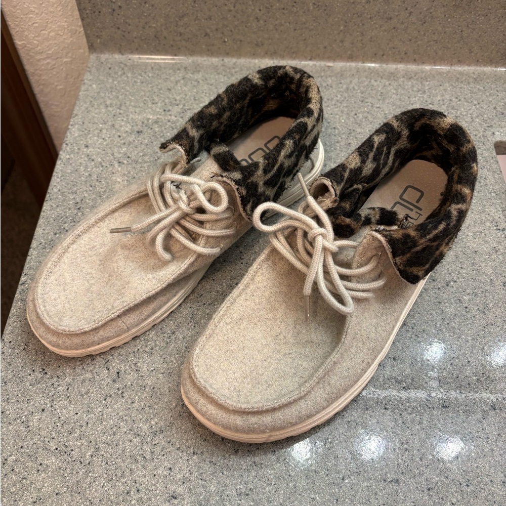 Hey Dude Cream Loafers with Leopard Print - Picture 1 of 6